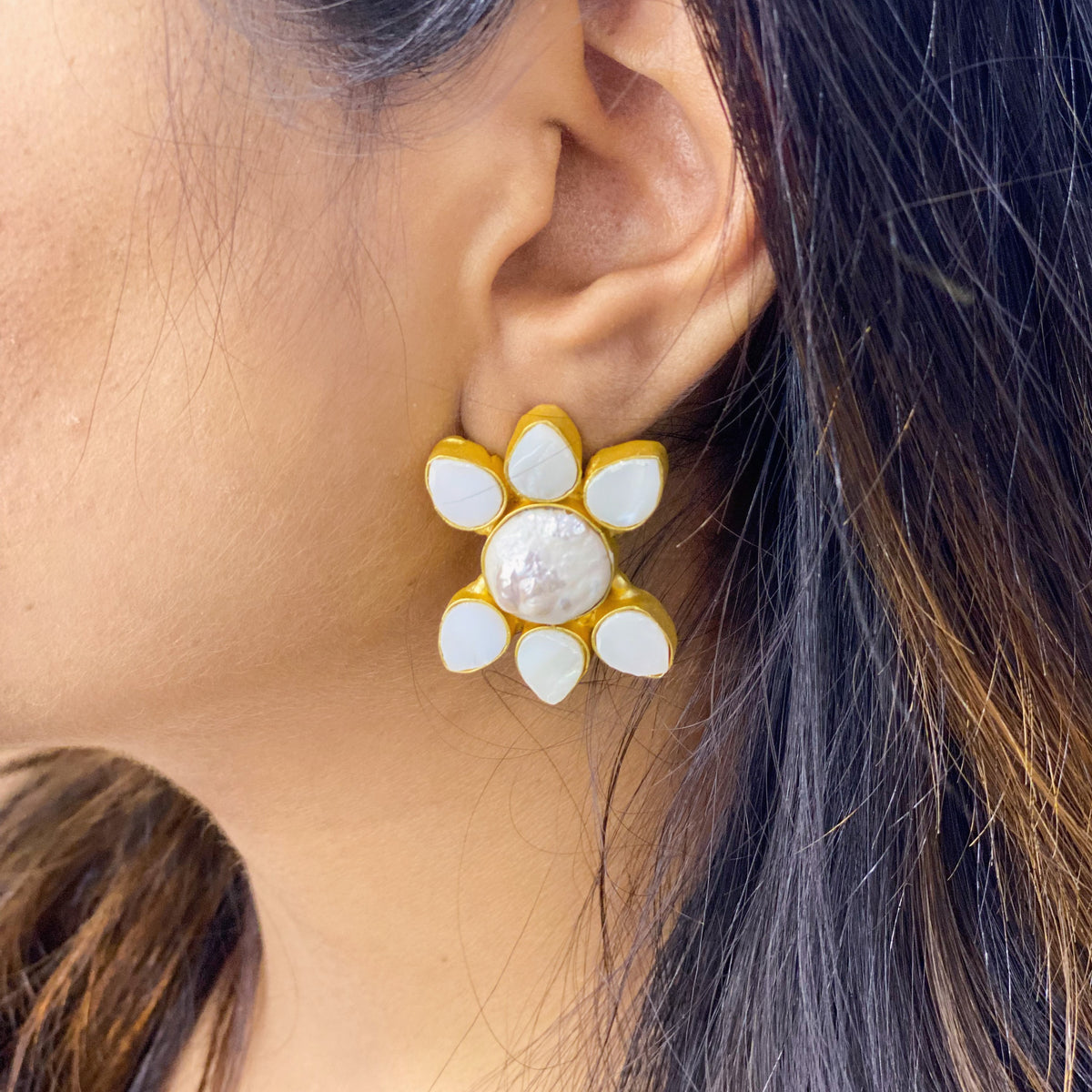 Showstopper Pearl Studs