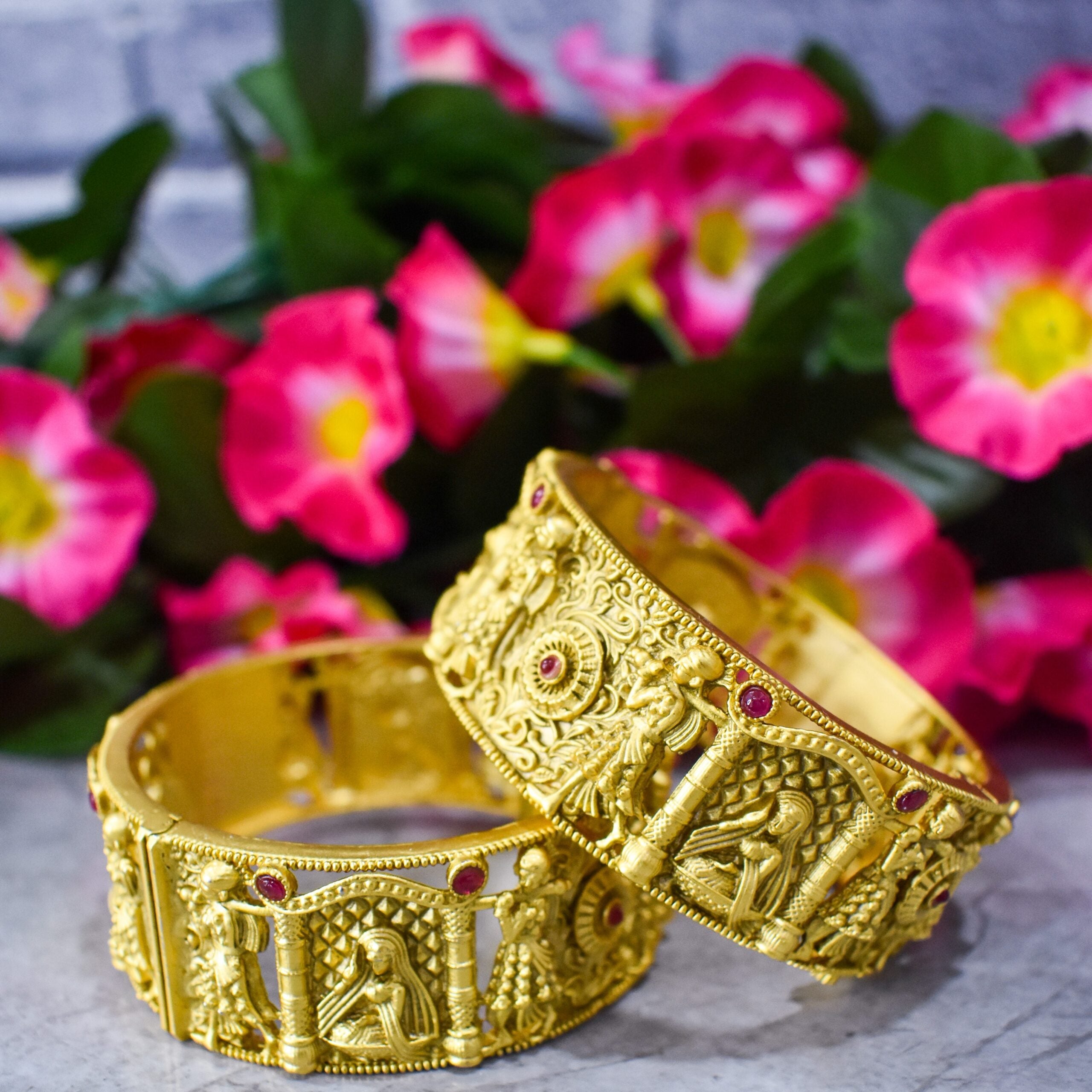 Doli Baraat Kada in Gold Polish –